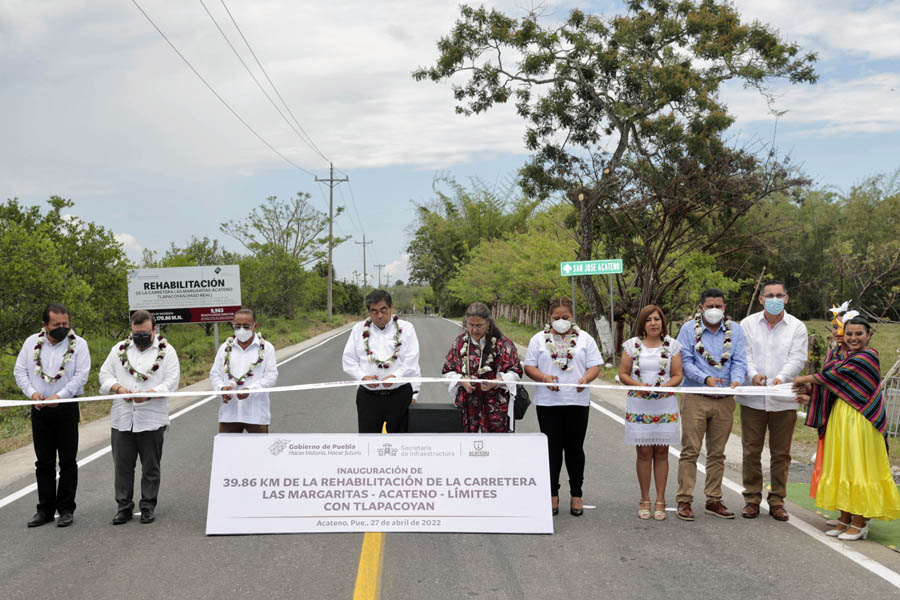 Inauguró Barbosa rehabilitación de carretera en Acateno