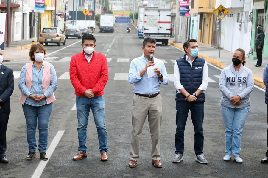 Entregó Eduardo Rivera pavimentación de la 55 sur