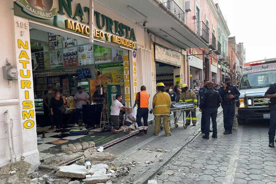 Dejó tres heridos caída de marquesina en centro histórico