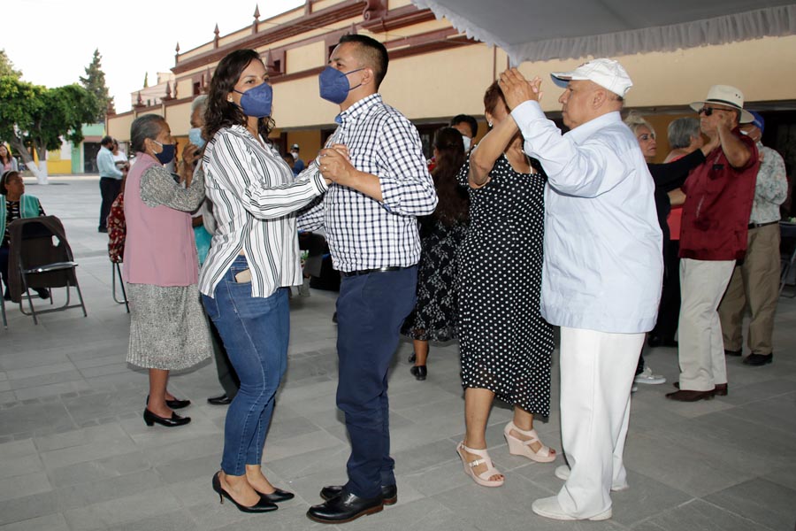 Inauguró Edmundo Tlatehui “Tardes de Danzón”