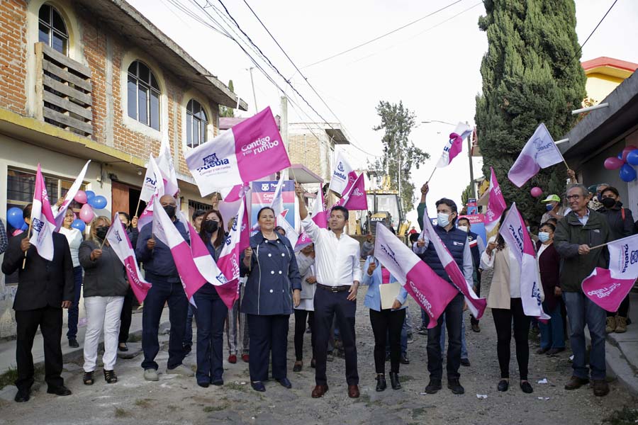 Inició Eduardo Rivera pavimentación en Lomas de Tziltzoni