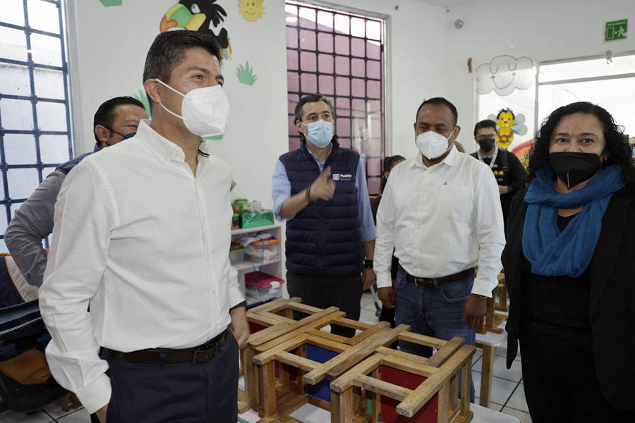 Entregó Eduardo Rivera apoyos a estancias infantiles