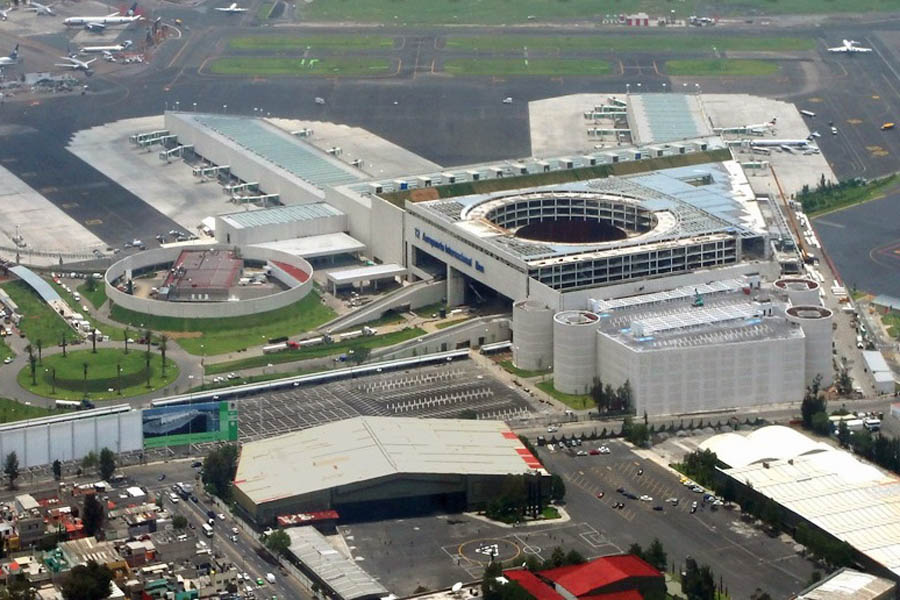 Anunció AMLO que limitará vuelos en Terminal 2 del AICM