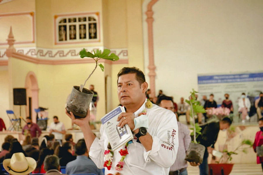 Suma Alejandro Armenta 26 años fomentando la reforestación