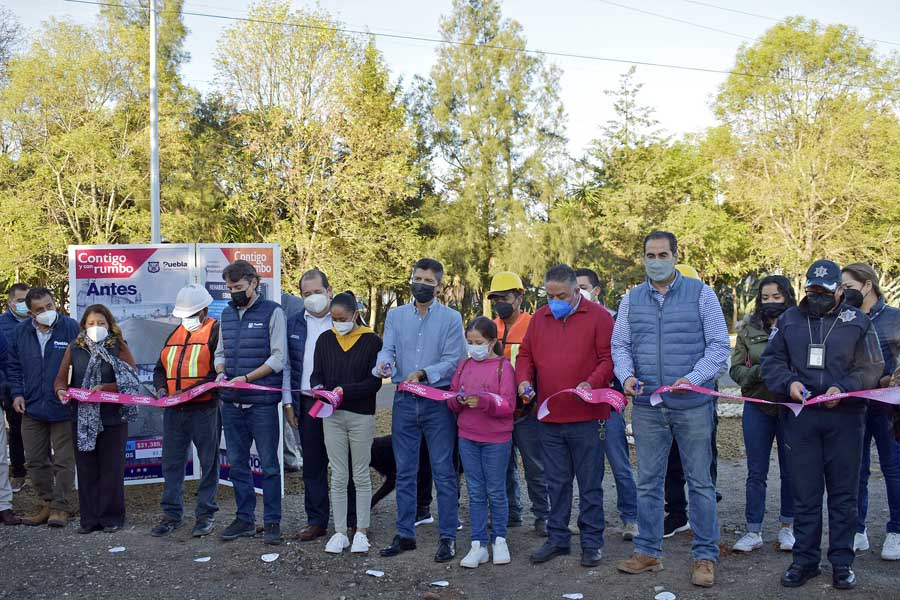 Entregó Eduardo Rivera pavimentación de calle Educadores