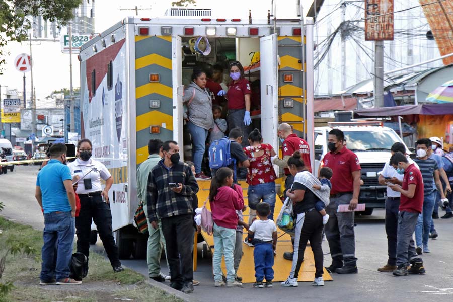 Choque de transporte público y particulares dejó 25 heridos