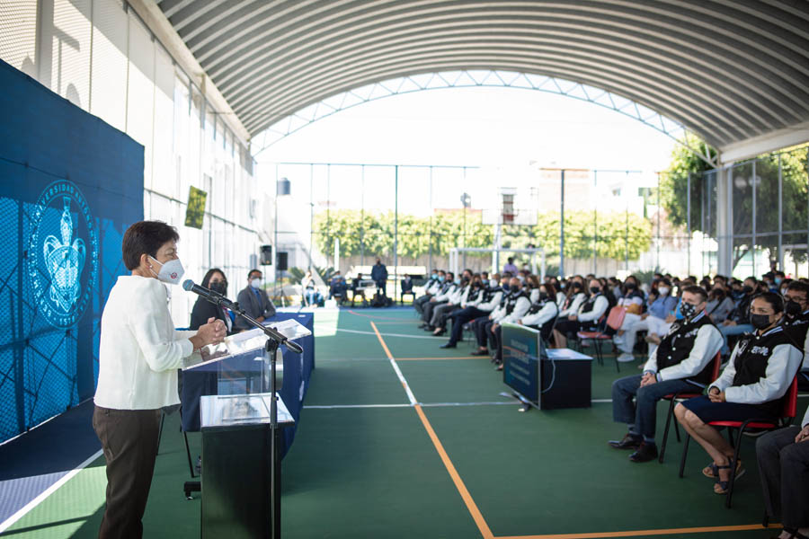 Reconoció Lilia Cedillo Bachillerato 5 de Mayo de la BUAP