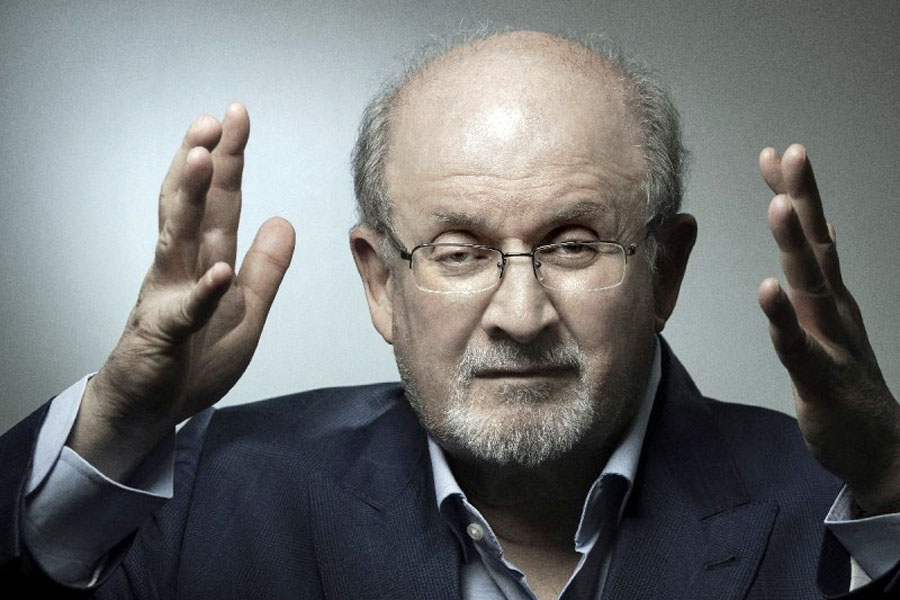 Atacaron en NY al escritor británico Salman Rushdie