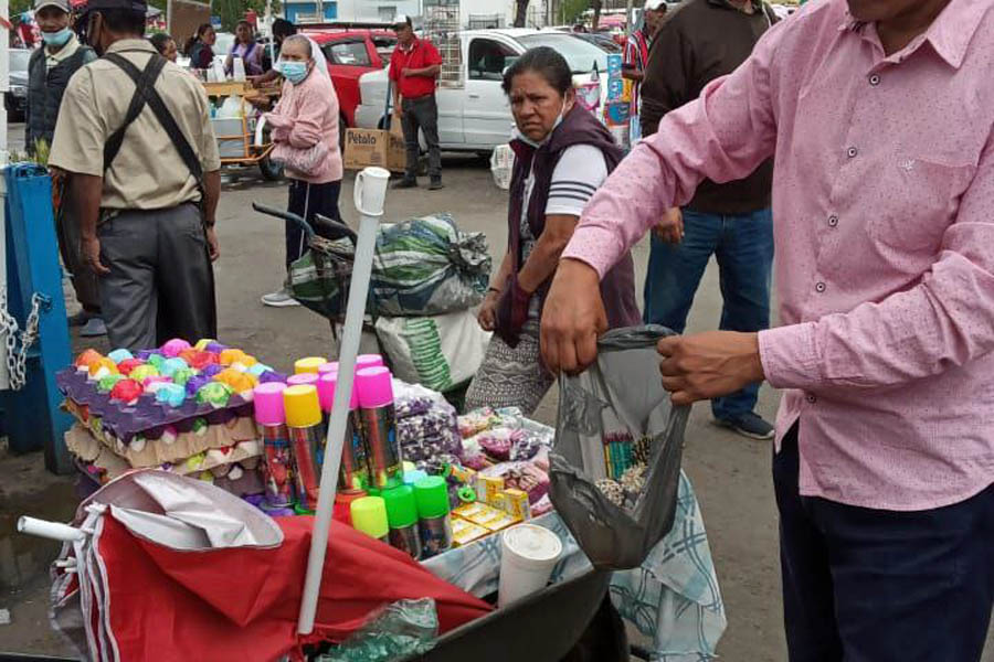 Retiró Ayuntamiento 15 kgs de cuetes en Central de Abastos