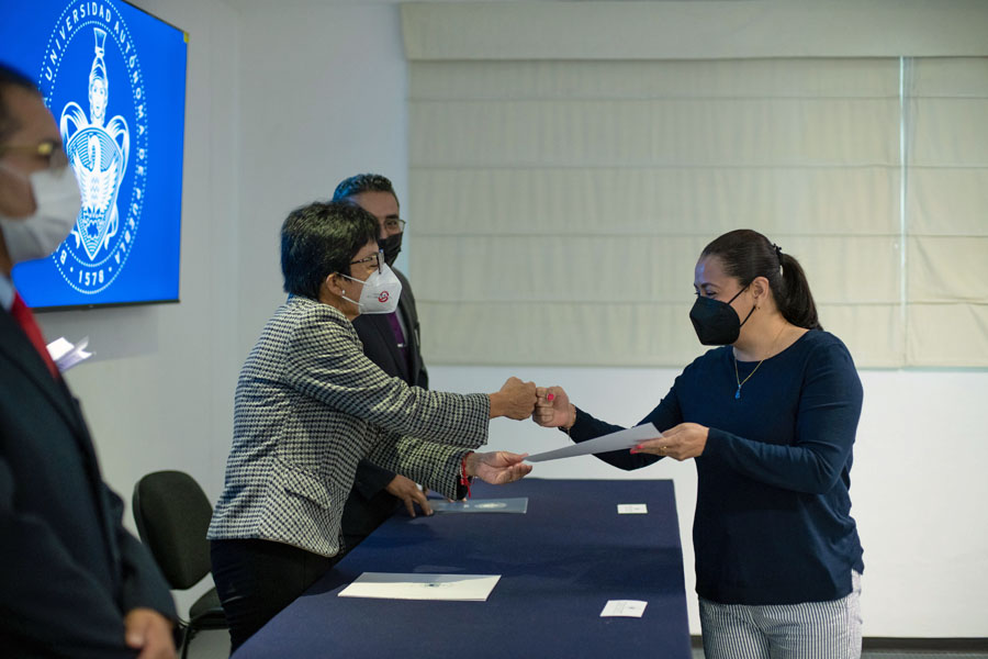 Entregó Lilia Cedillo certificados CONOCER de Administración