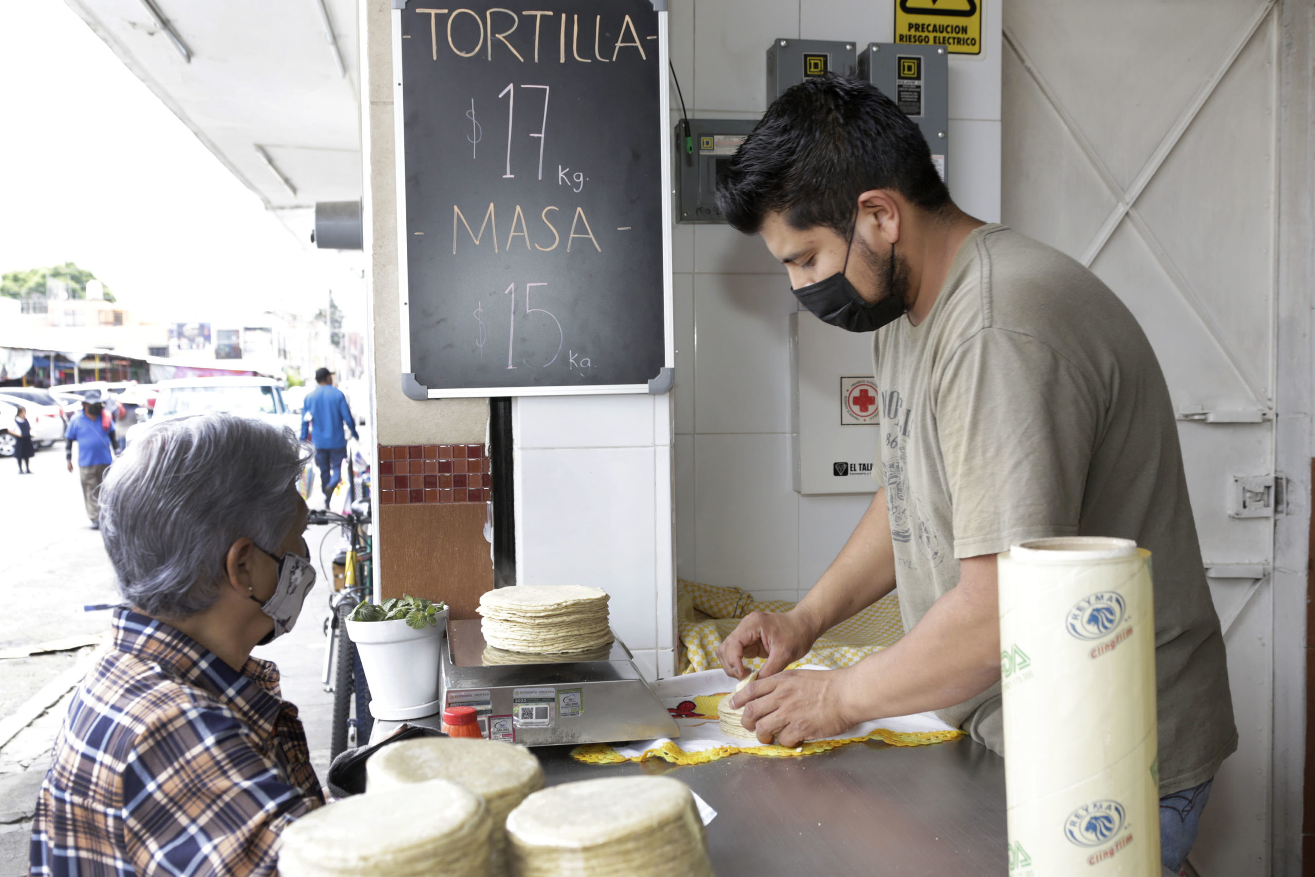 Preocupa a López Obrador alza al precio de la tortilla