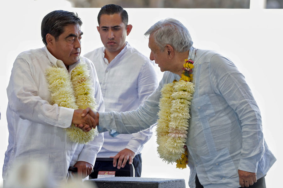 Inauguraron López Obrador y Barbosa obras en Ayoxuxtla