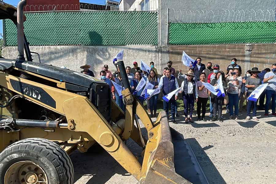 Inició Filomeno Sarmiento pavimentación en seis calles