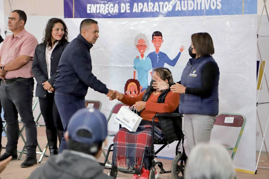 Entregó Mundo Tlatehui 70 aparatos auditivos a sanandreseños