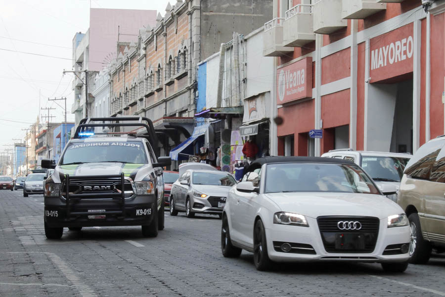 Impidió policía municipal instalación de ambulantes en el CH