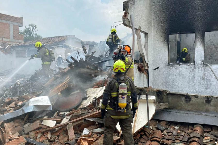 Murieron 8 personas al desplomarse avioneta en Colombia