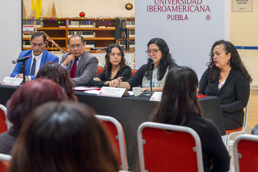 Presentaron en la Ibero Puebla libro sobre Israel Arzate