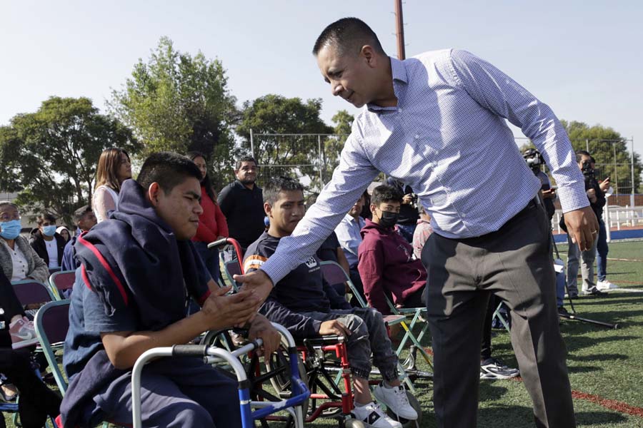 Entregó Mundo Tlatehui 30 sillas de ruedas semi deportivas