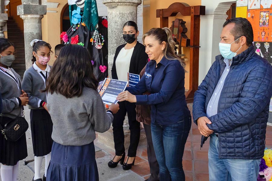 Reconoció Angon a participantes del tendedero de calaveritas