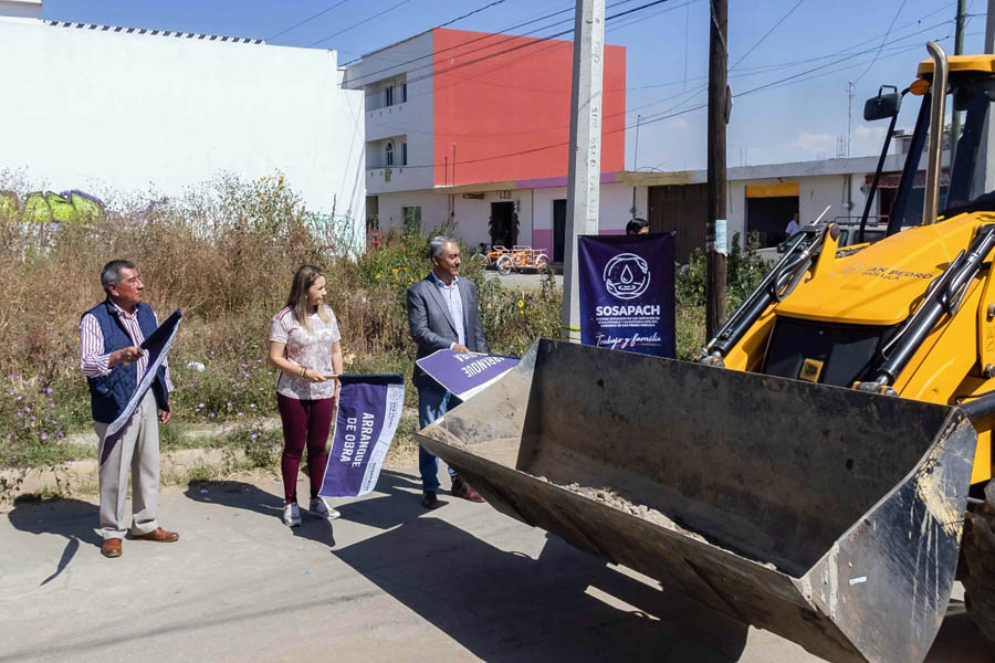 En Momoxpan y Cocoyotla Paola Angon acercó servicios y obras