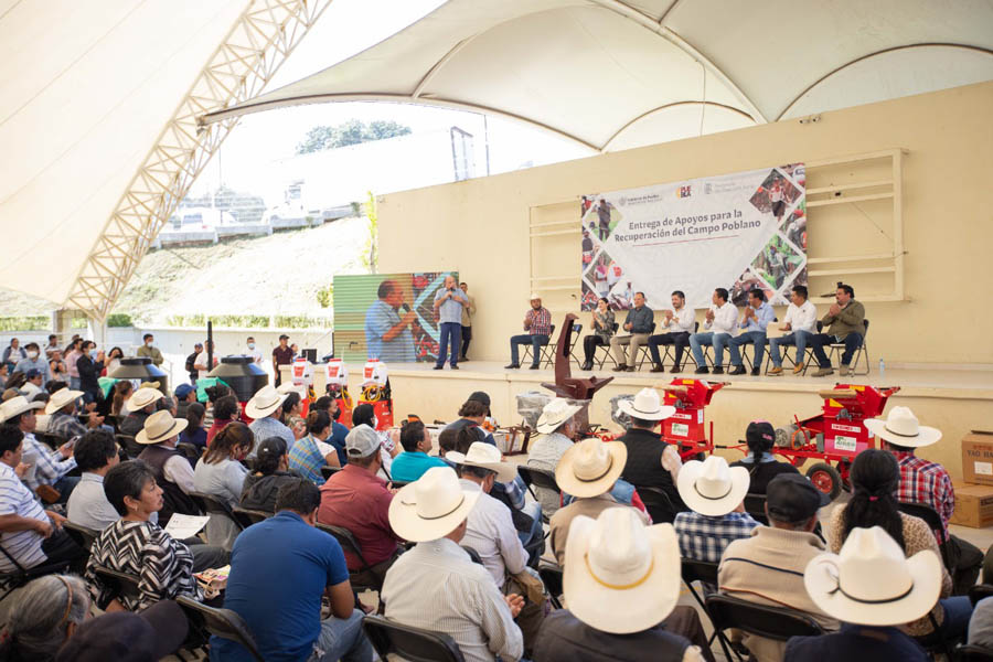 Entregó Pepe Márquez apoyos a 300 productores de Zacatlán