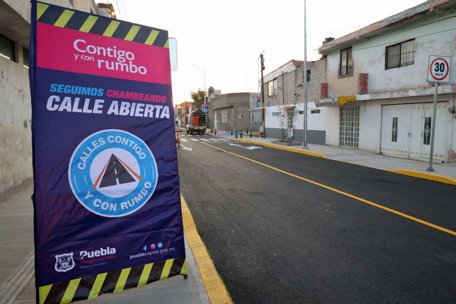 Inauguró Eduardo Rivera pavimentación de la 103 oriente