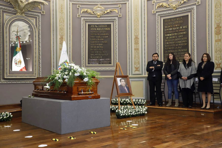 Rindieron homenaje en el Congreso de Puebla a Barbosa