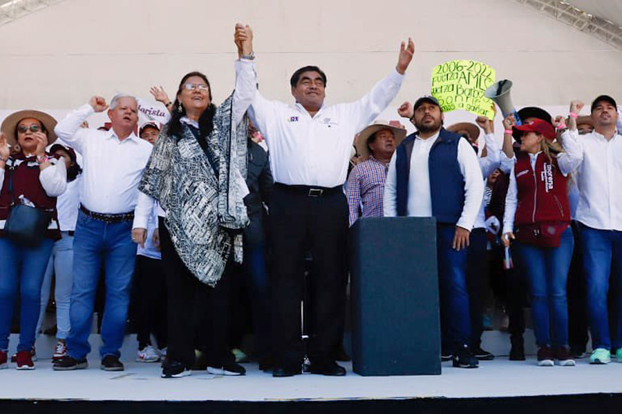 Encabezó Barbosa marcha de 100 mil asistentes en Puebla