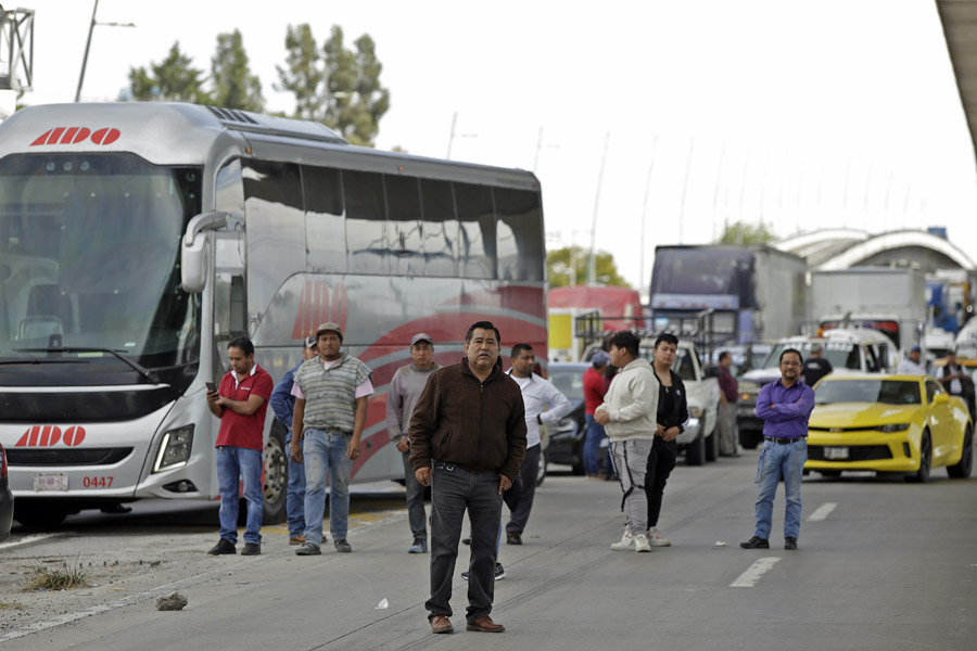 Cerraron locatarios de la Central de Abastos la autopista