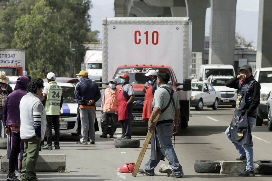 Cerraron locatarios de la Central de Abastos la autopista