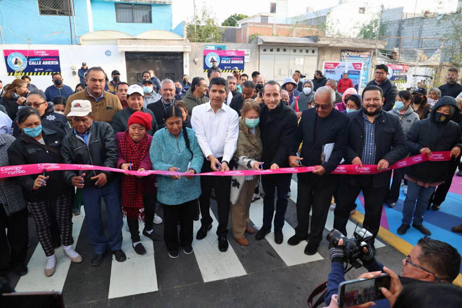 Inauguró Eduardo Rivera pavimentación de la 103 oriente