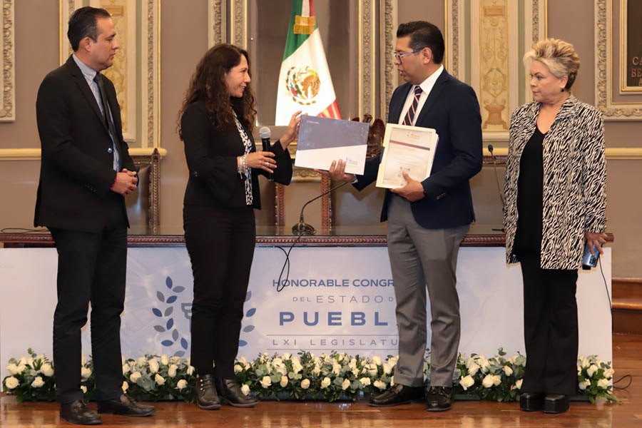 Entregó gobierno de Puebla 4º. informe al Congreso