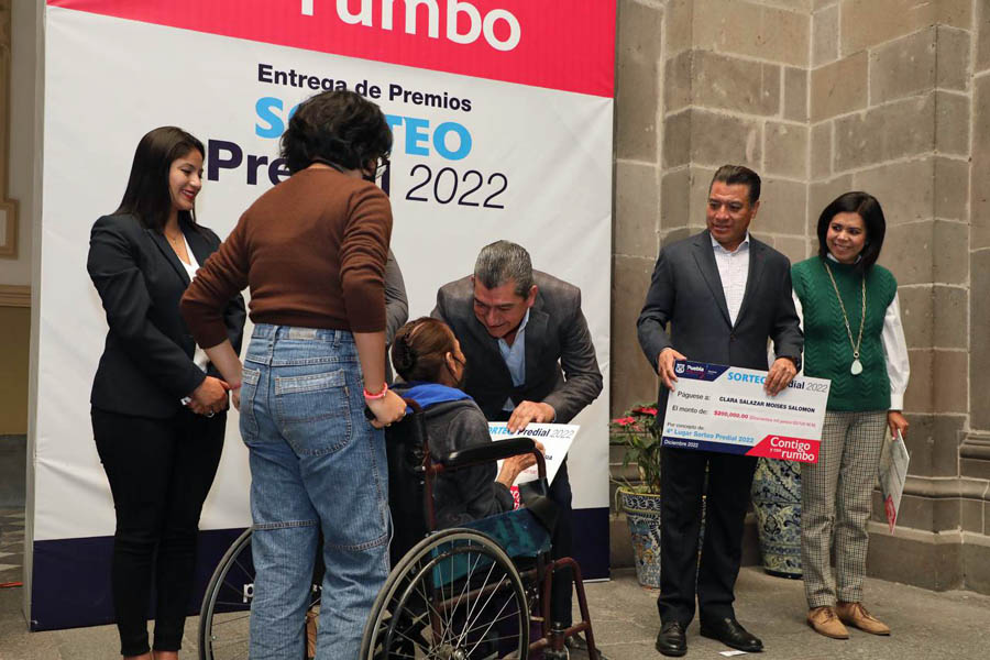 Entregó Ayuntamiento premios del sorteo predial 2022