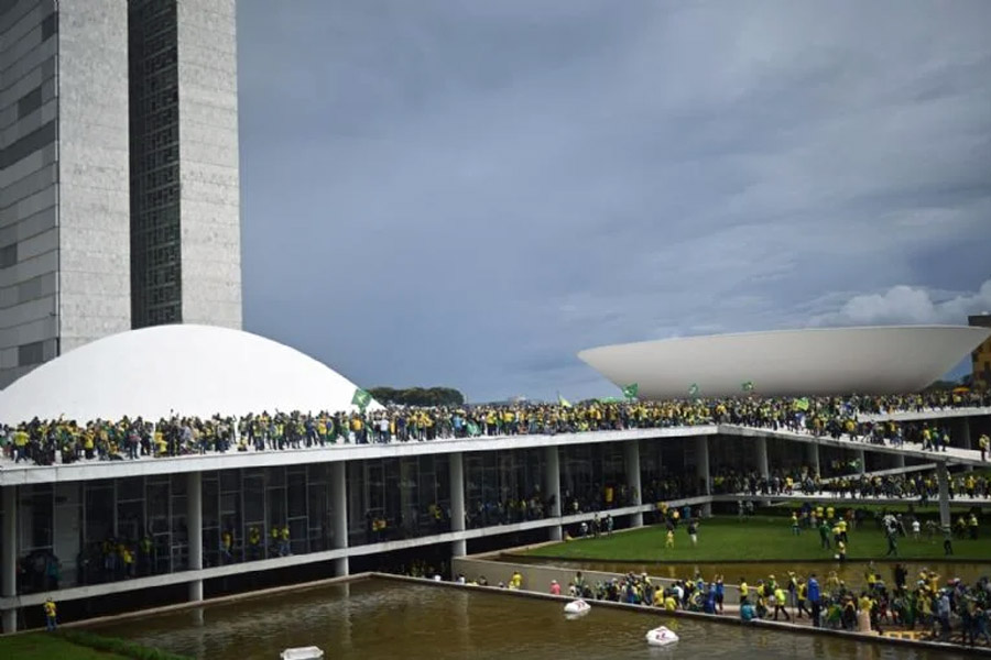 Invadieron seguidores de Bolsonaro palacio presidencial