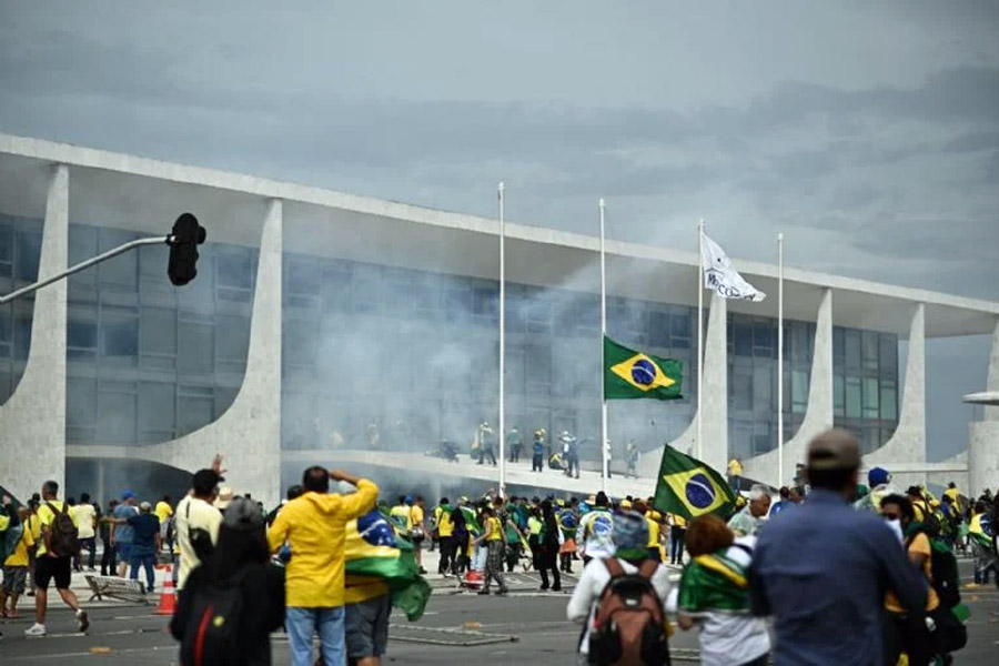 Invadieron seguidores de Bolsonaro palacio presidencial