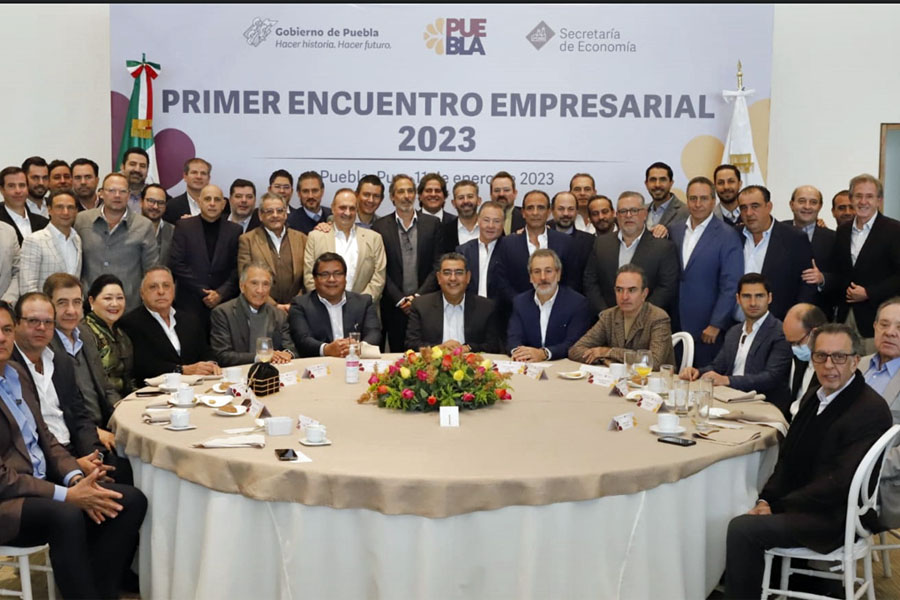 Se reunió Céspedes Peregrina con empresarios de Puebla