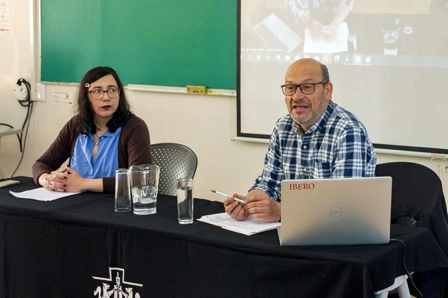 Realizó Ibero Puebla conferencias sobre arte literario