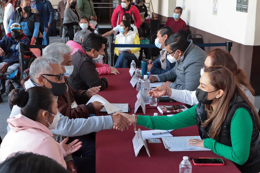 Entregó SEDIF sillas de ruedas en Martes Ciudadano