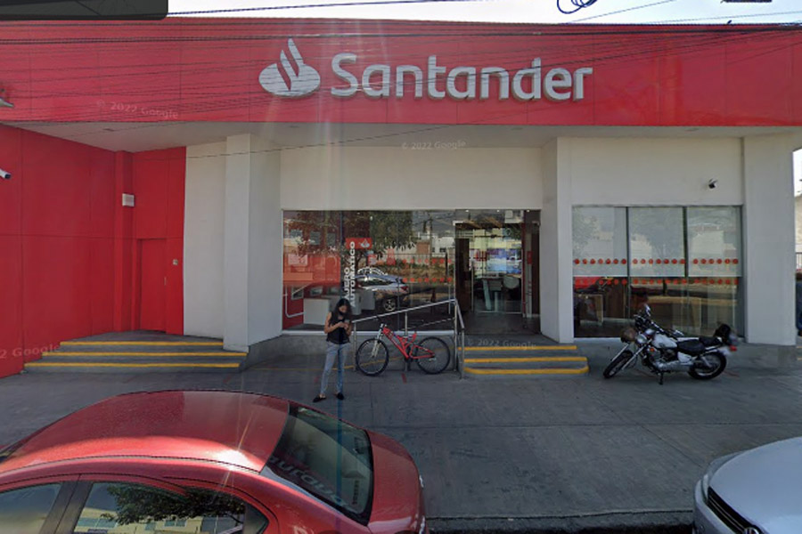 Asaltaron sujetos armados banco Santander de la 24 sur