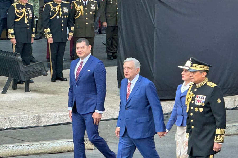 Acompañó Armenta a AMLO a ceremonia de Marcha de la Libertad