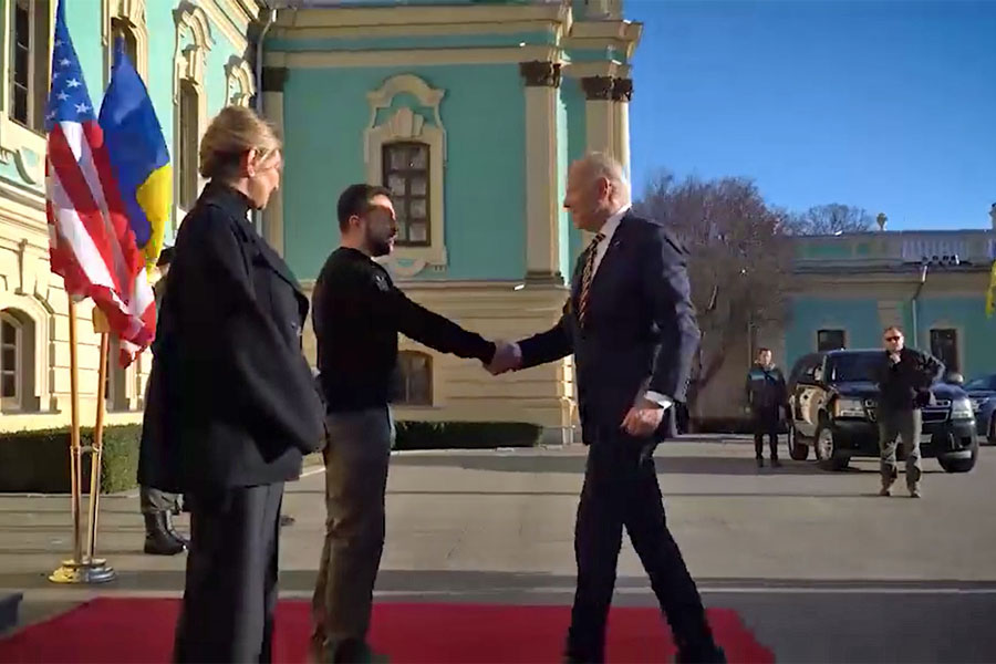 Realizó Biden visita sorpresa a Ucrania y promete armas