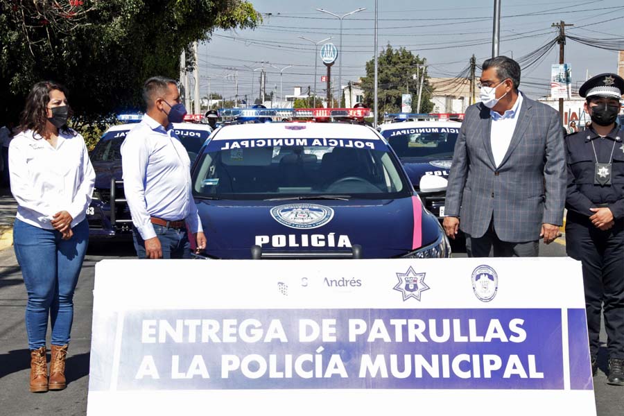 Entregaron Tlatehui y Céspedes patrullas y subcomisaria