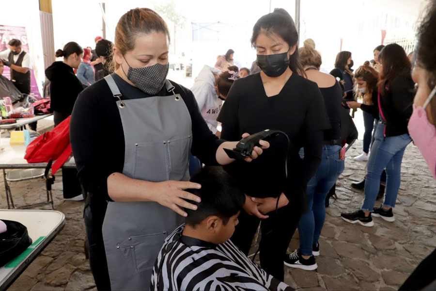 Encabezó Mundo Tlatehui "Viernes de proximidad" en Acatepec