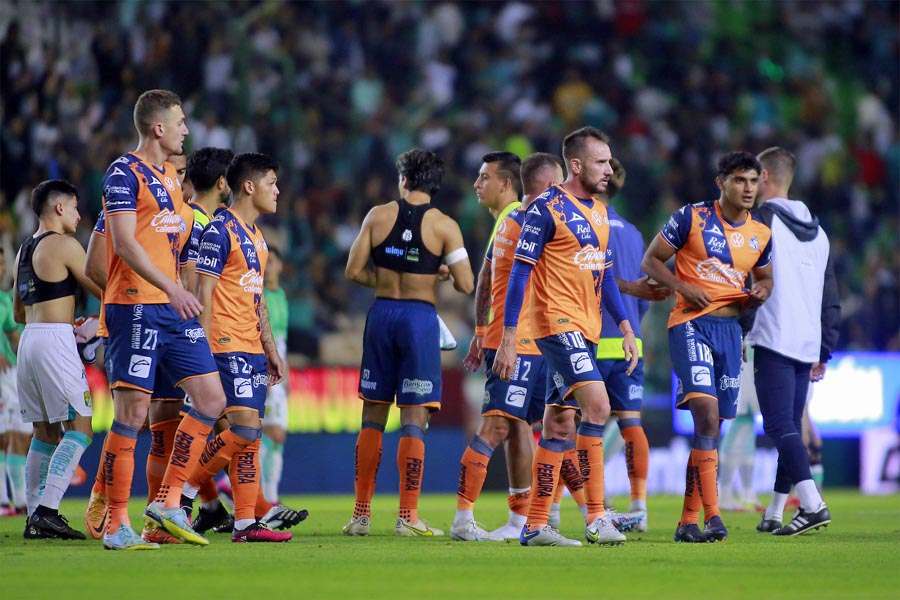 Larcamón y el León vencieron al Club Puebla 2-0