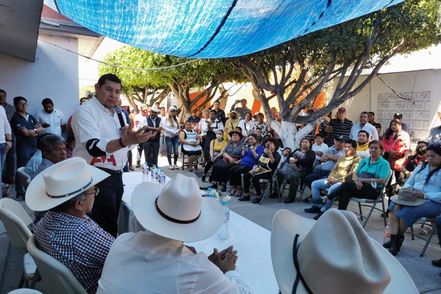 Se reunió Alejandro Armenta con liderazgos de Huixcolotla