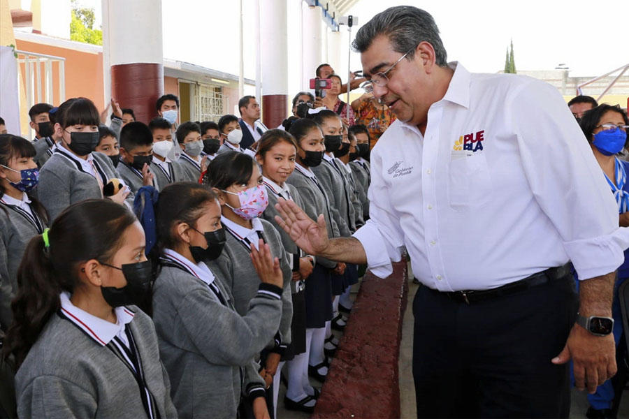 En Atlixco gobernador Céspedes inauguró espacios educativos