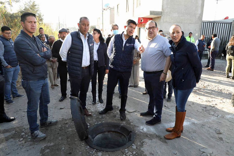 Inauguró Eduardo Rivera red de drenaje en Castillotla