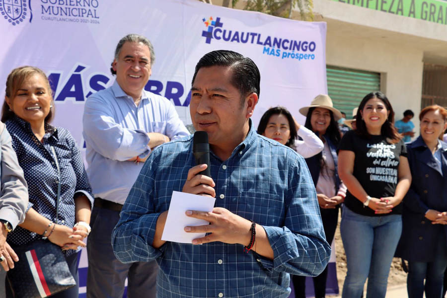 Inauguró Filomeno Sarmiento pavimentación de calle