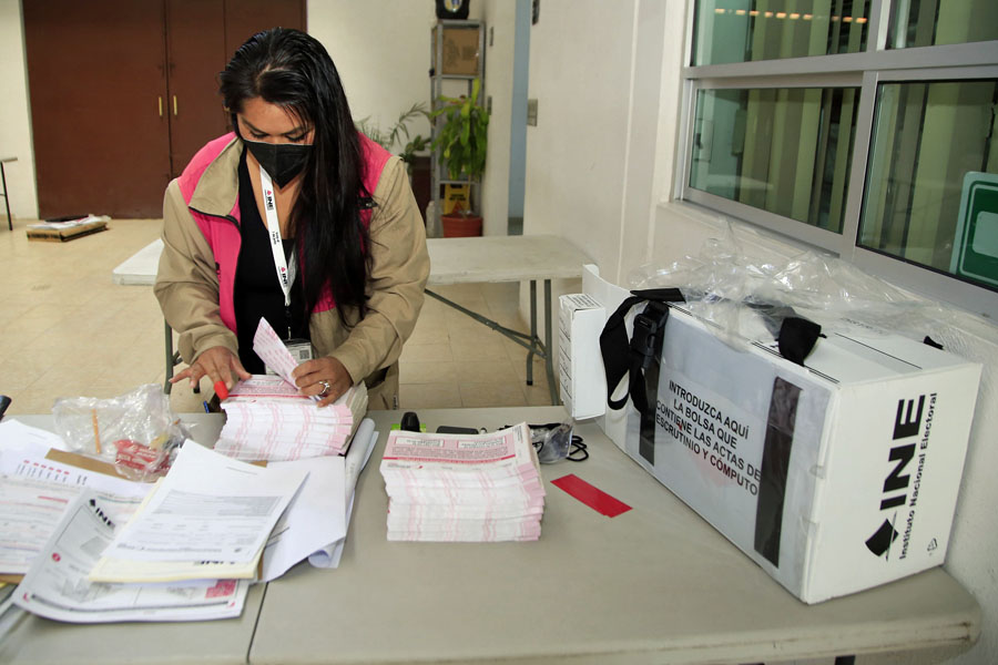 Admitió Corte controversia del INE contra Plan B