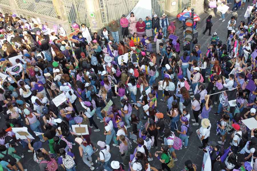 Miles de mujeres marcharon por las calles de Puebla por 8M